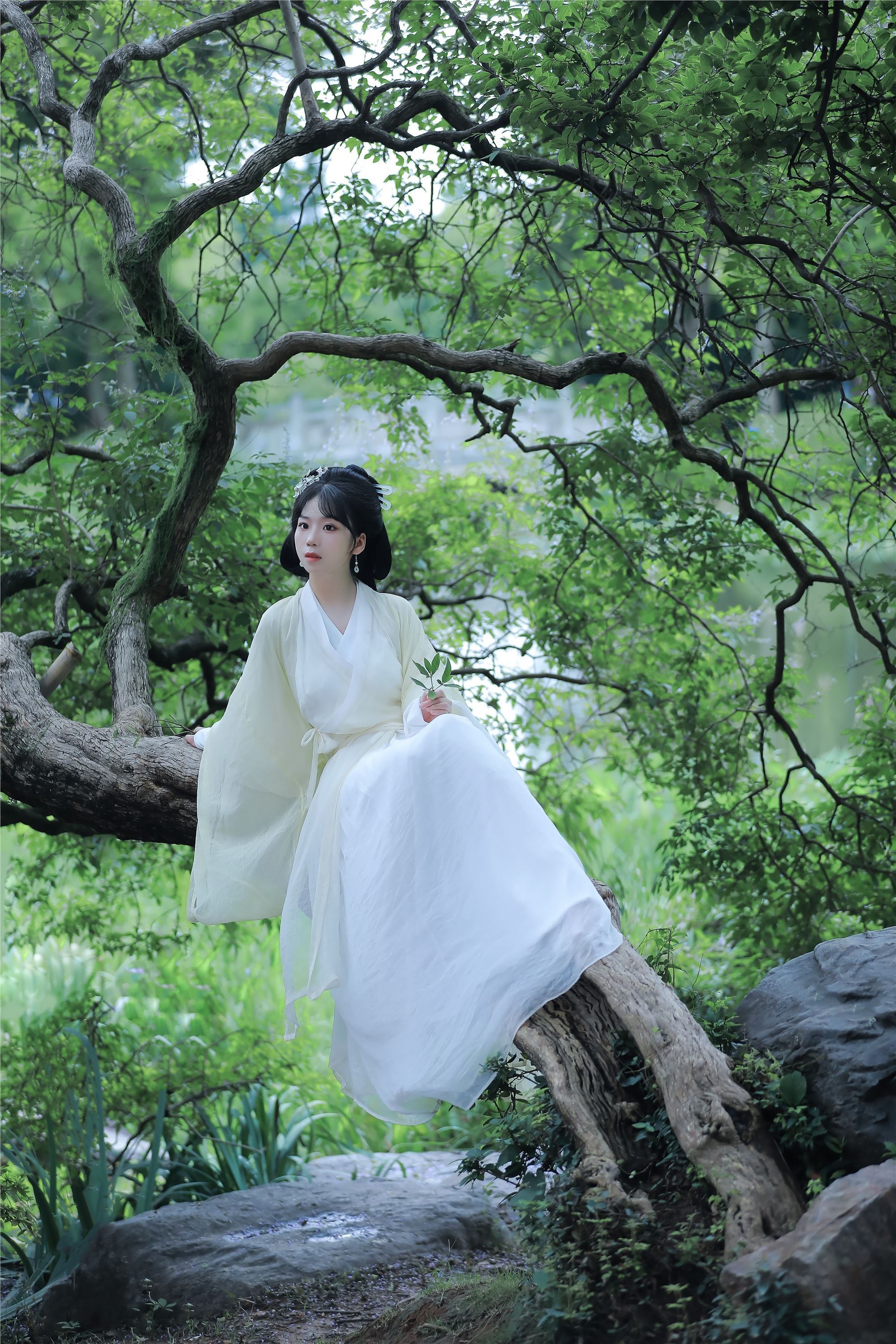 YITUYU艺图语 2025.01.20 关山渡 周周Ay